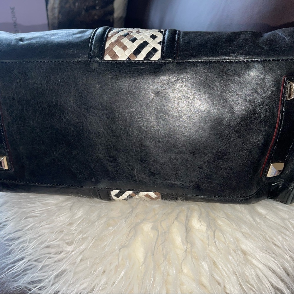 Authentic Black and cream L.A.M.B
Satchel Handbag by Gwen Stefani - Picture 4 of 14